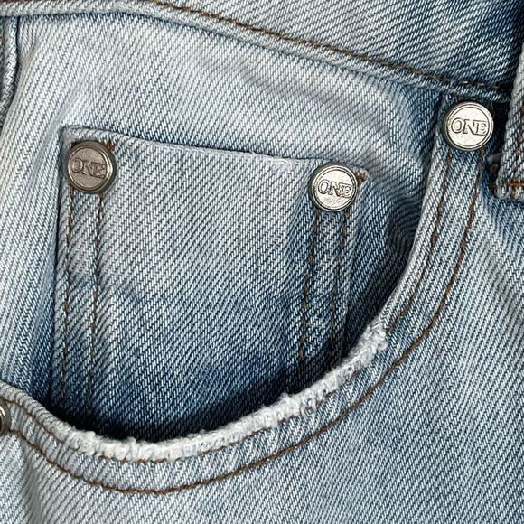 One Teaspoon Truckers Sz 26 Wilde Blue Straight Leg Jeans Torn Knees Distressed - Picture 6 of 12